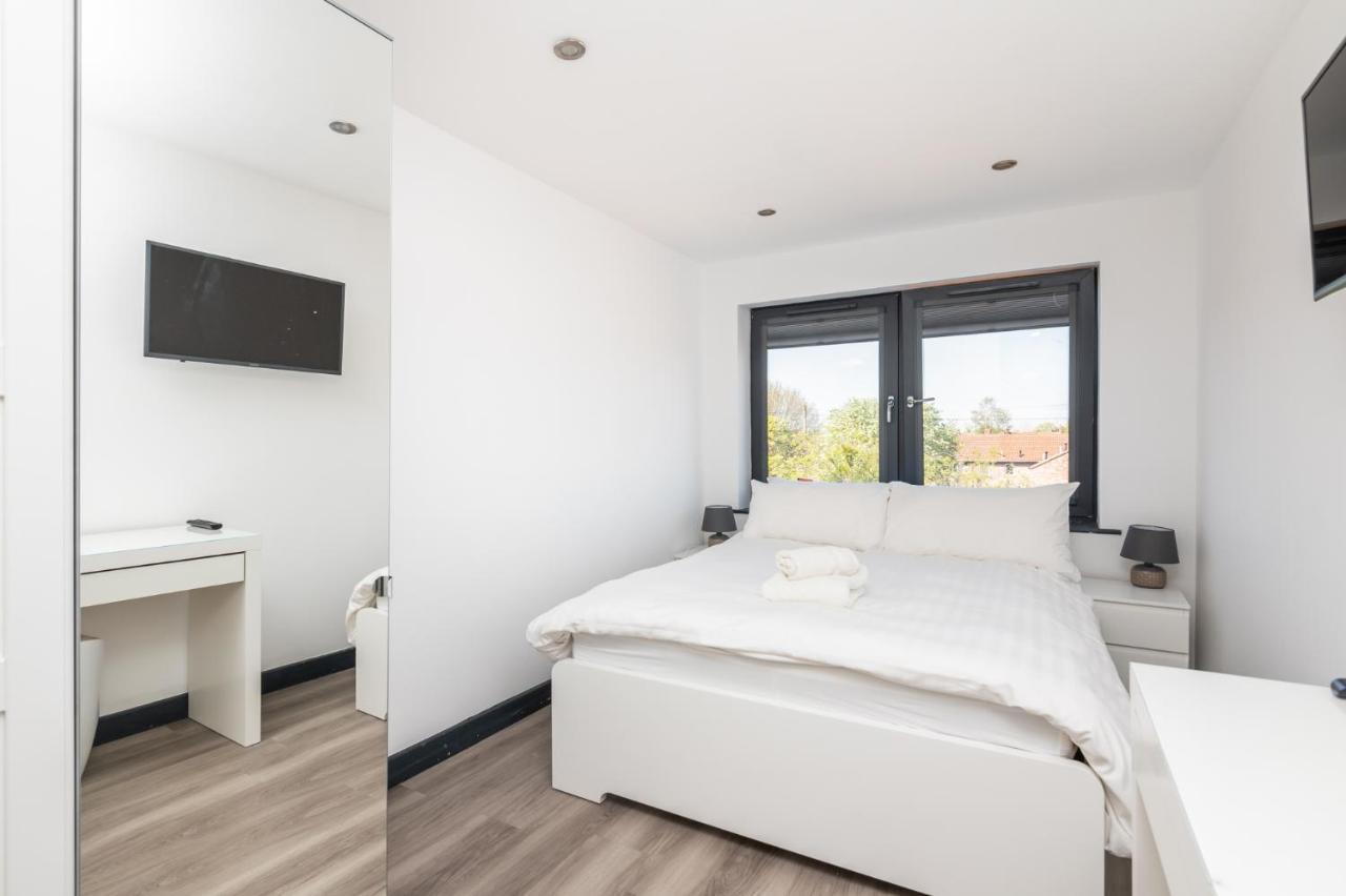 Modern Duplex With 75 Inch Tv I Pass The Keys Apartment *