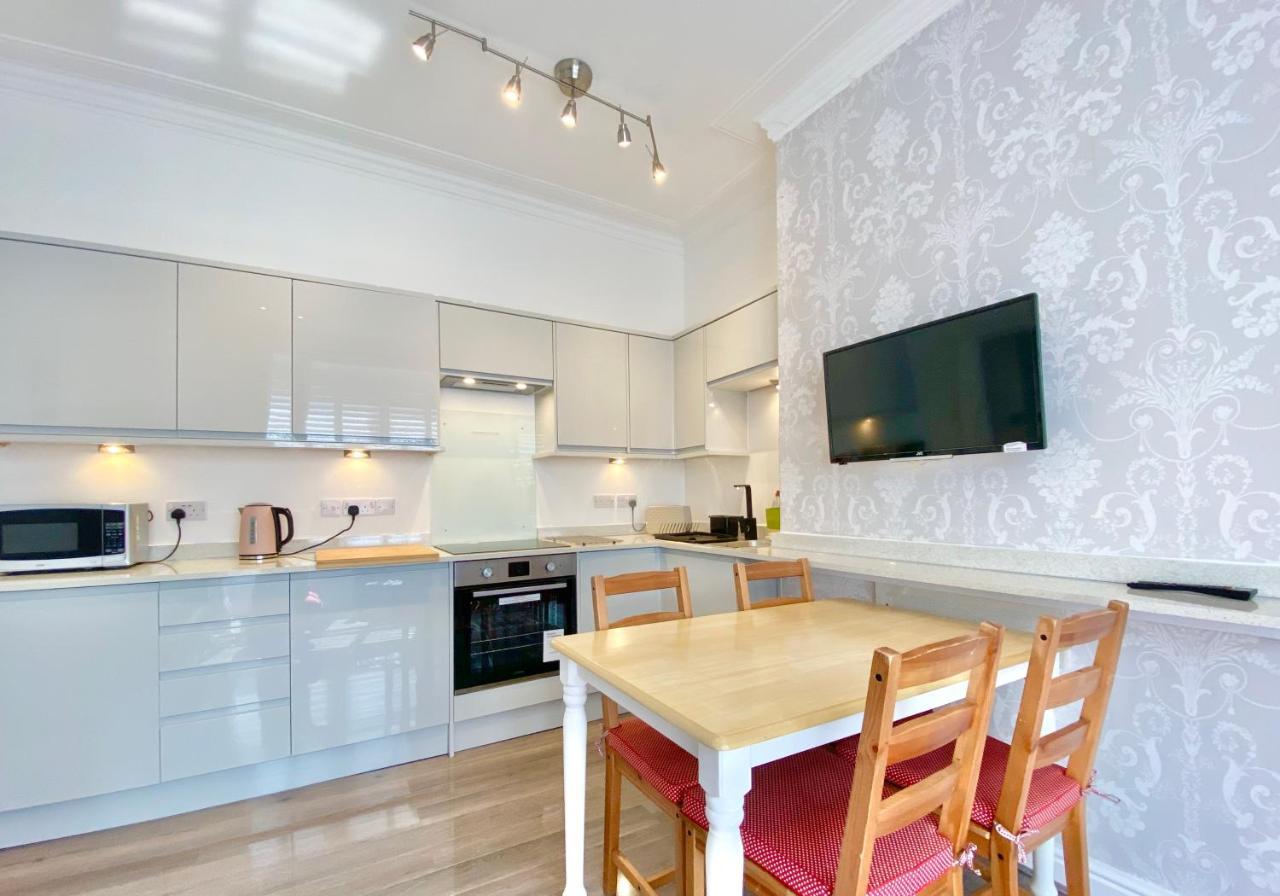 Apartment Center With Free Private Parking *