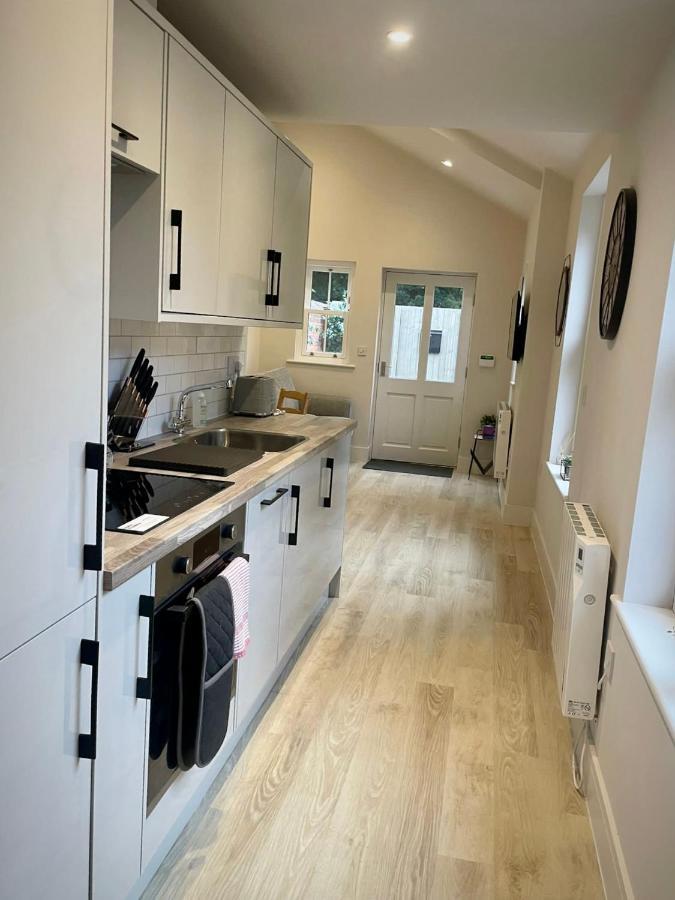 Moat View Free Parking, Ev Charging & Central Apartment