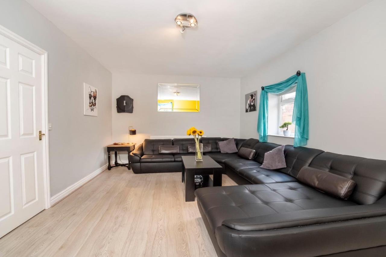 2 Ascot Mews - The Den York