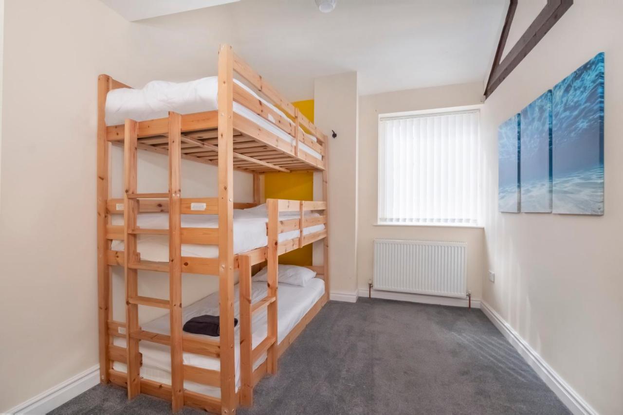 2 Ascot Mews - The Den *