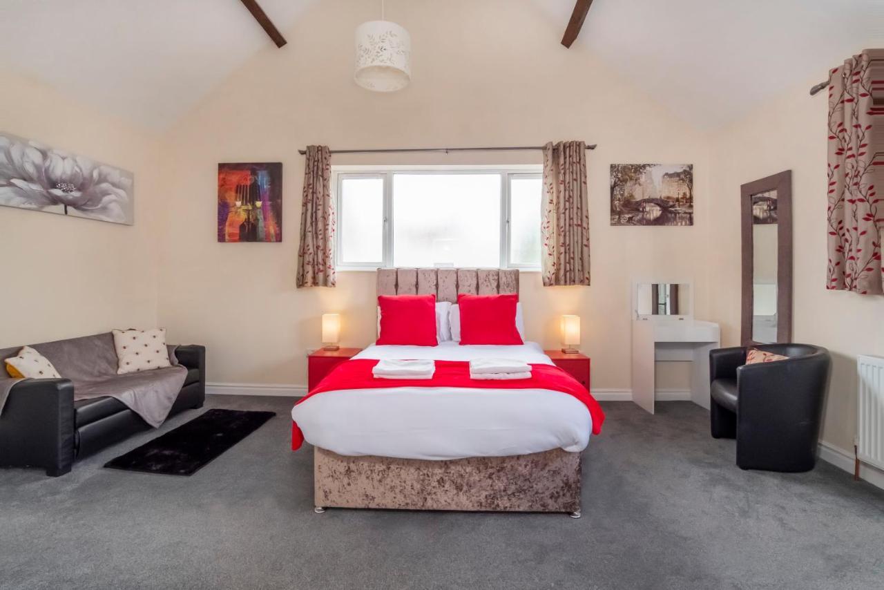 2 Ascot Mews - The Den