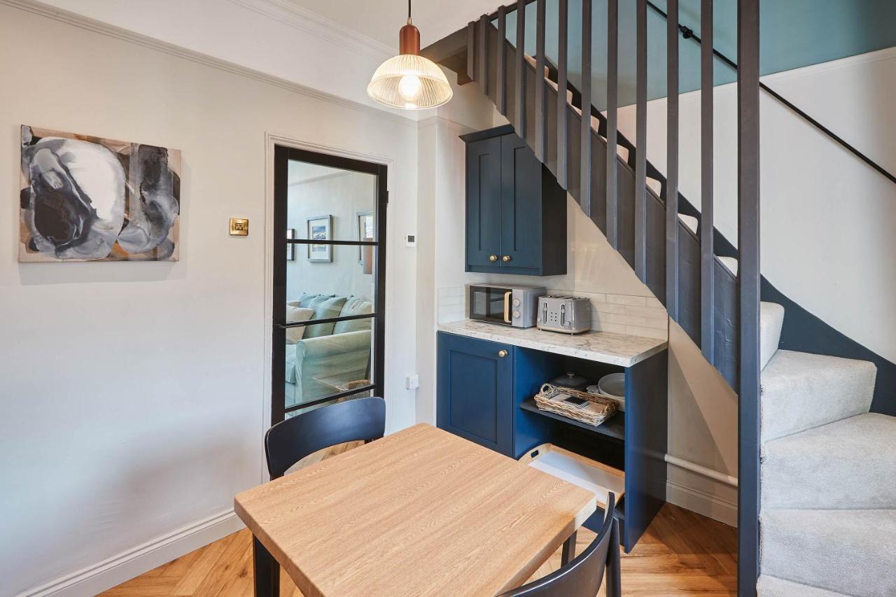 Holiday home Host & - The Railman's House York