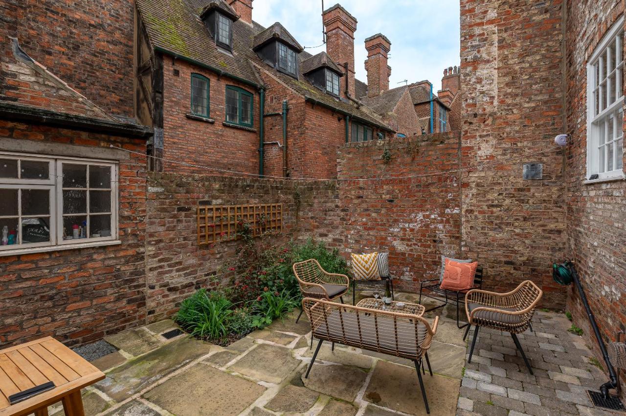 5 Precentors Court * York