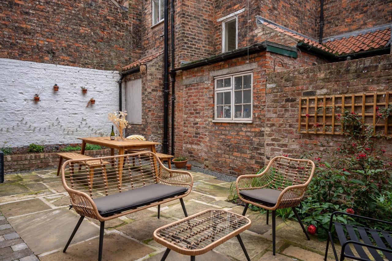 5 Precentors Court *