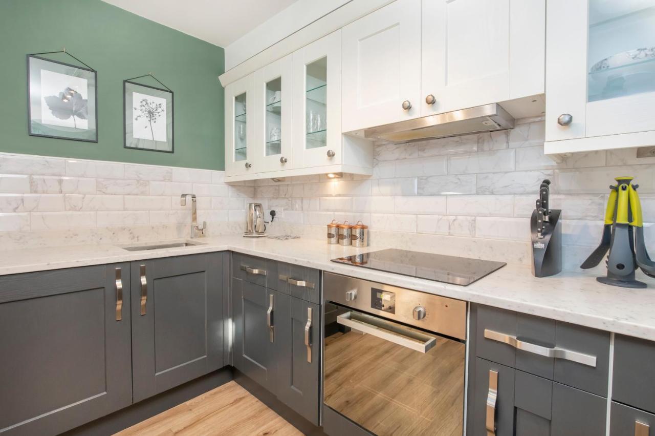 Apartment 8 Blue Bridge- Elegant And Luxurious 1 Bedroom Apt- Free Parking