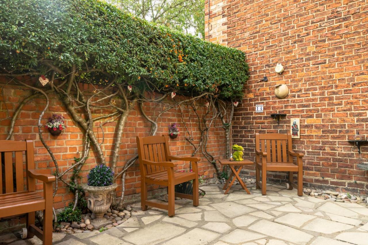 14 Cloisters Walk