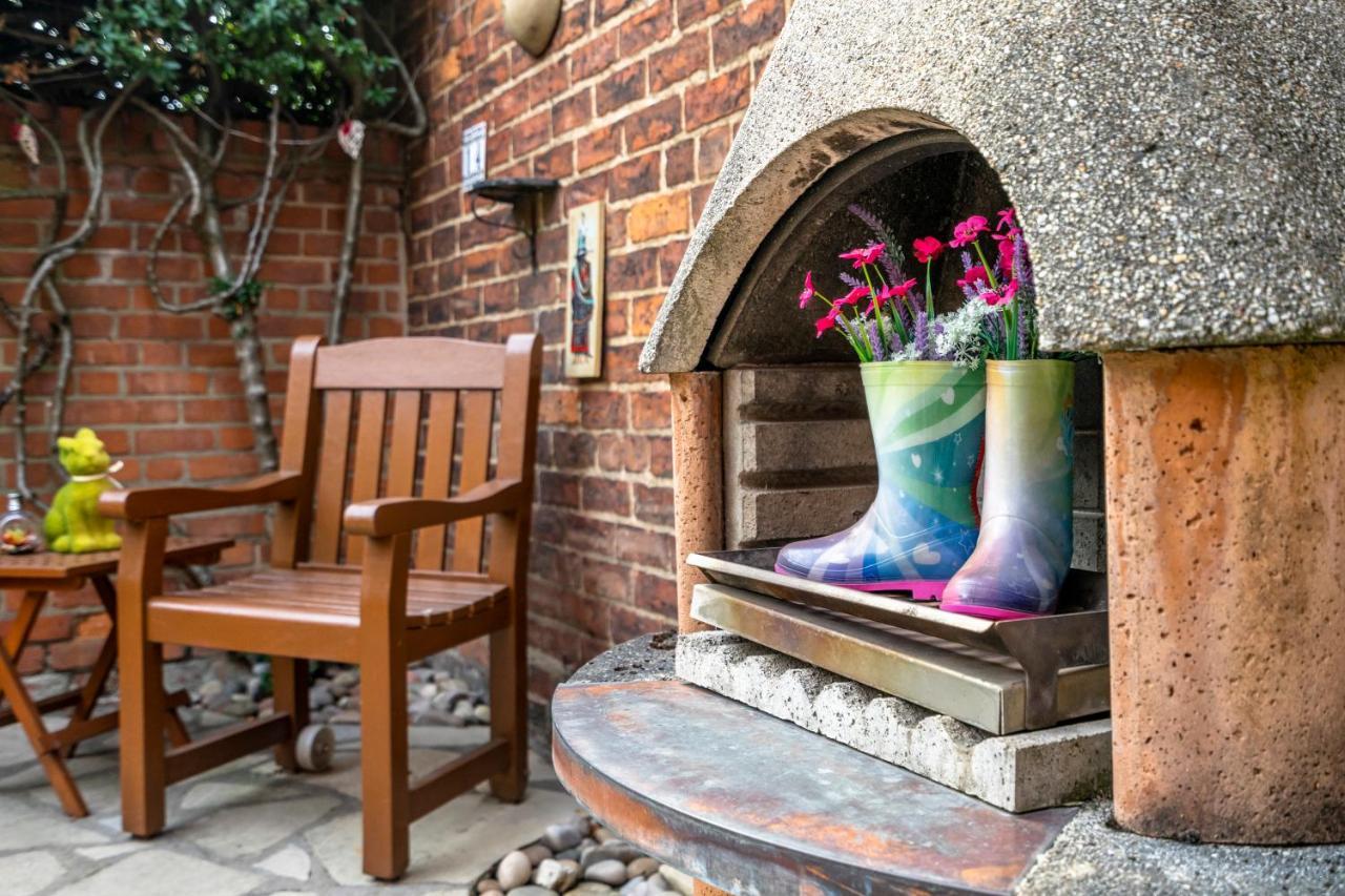 14 Cloisters Walk *