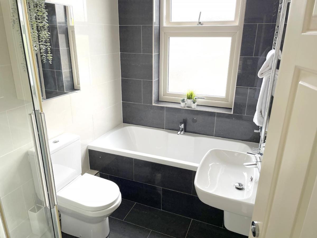 Apartment The Vines - Stunning Period With Free Parking
