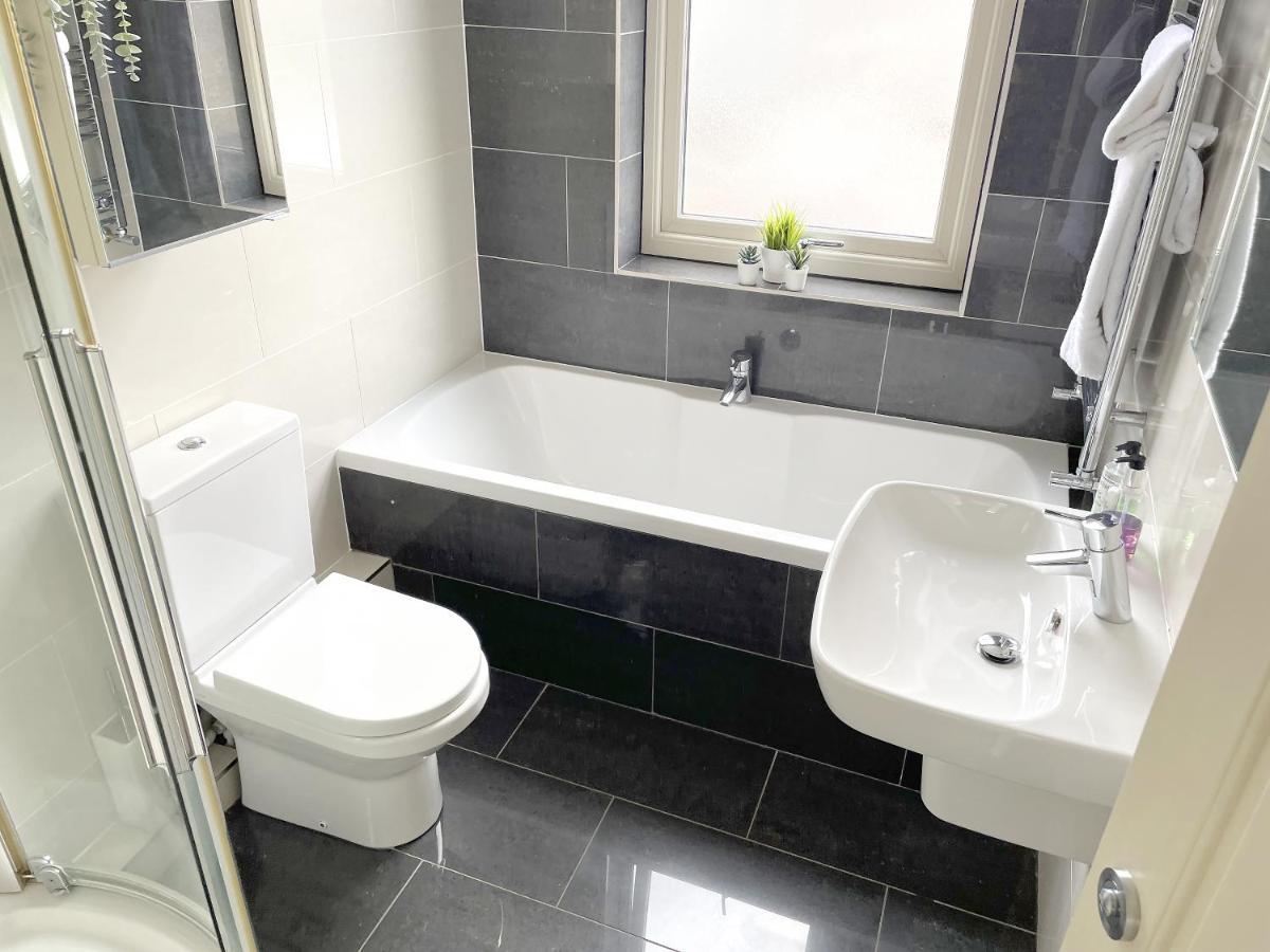 Apartment The Vines - Stunning Period With Free Parking *