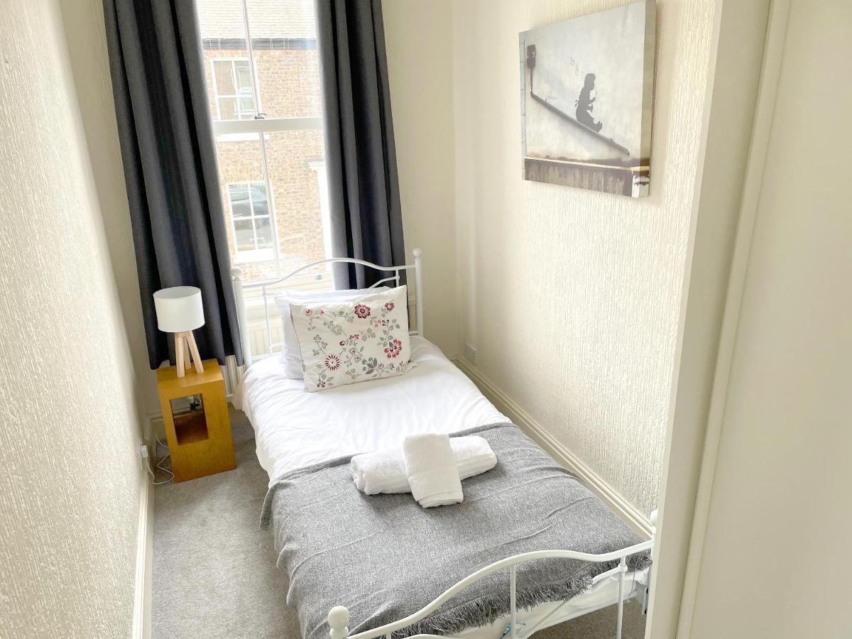 Apartment The Vines - Stunning Period With Free Parking *