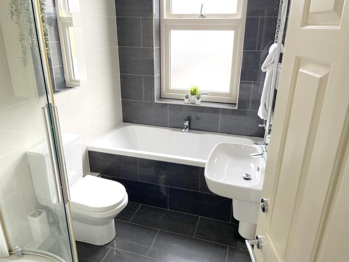Apartment The Vines - Stunning Period With Free Parking *
