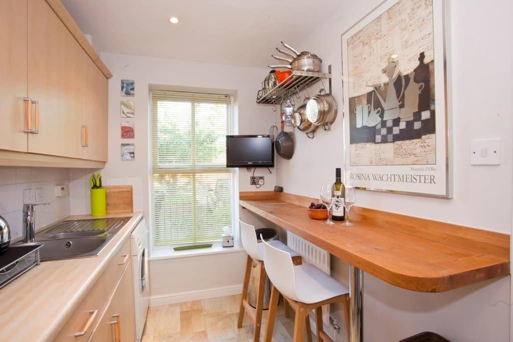 Walking Distance To Racecourse And Centre