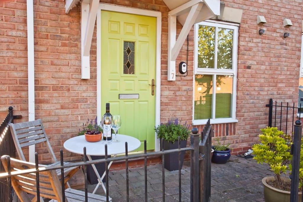 Walking Distance To Racecourse And Centre Holiday home