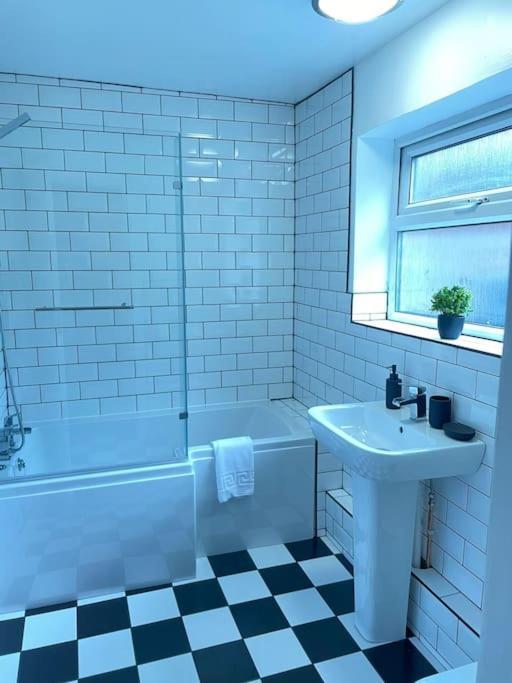 Holiday home Luxury In - Sleeps -5 , Free Parking , *