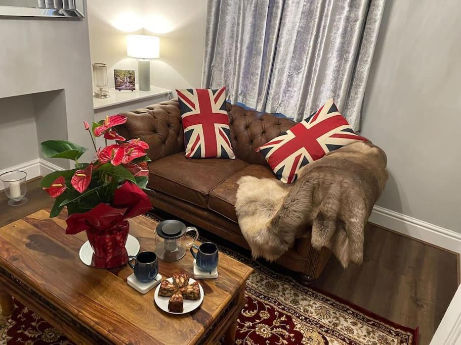 Holiday home Luxury In - Sleeps -5 , Free Parking ,