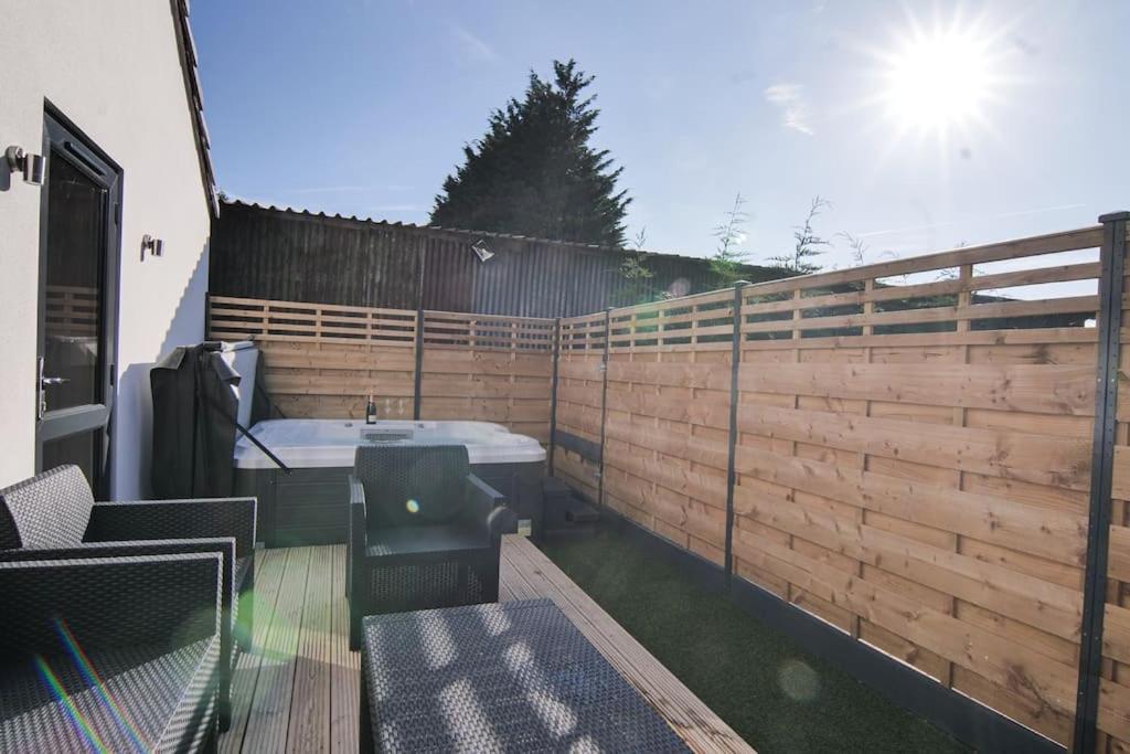 Holiday home Hoxne - Rose With Private Hot Tub York