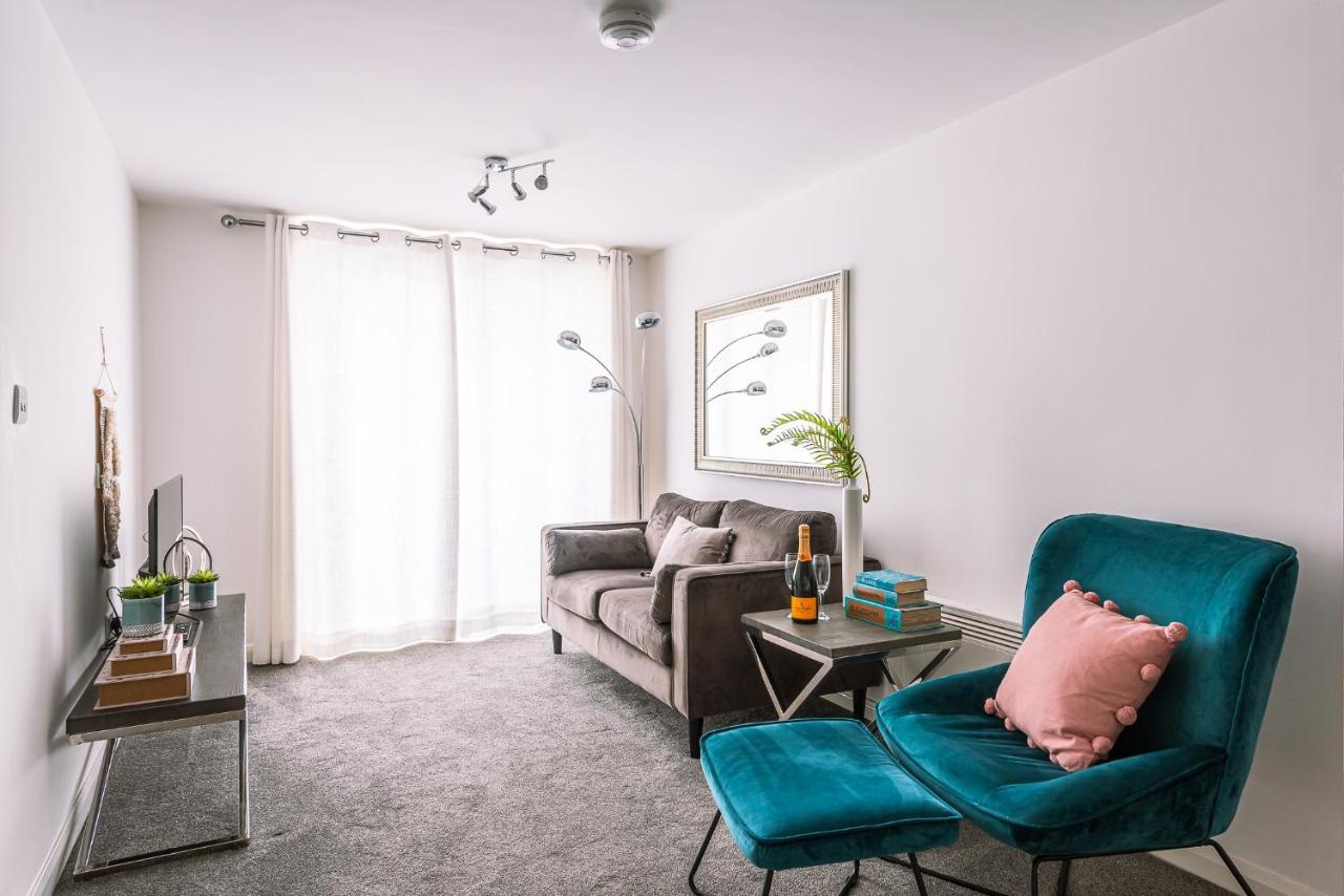 2 Bed Boutique With Free Parking Apartment *