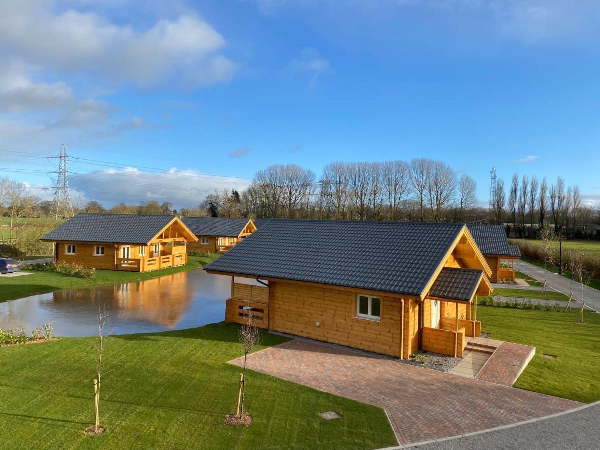 Luxury Hot Tub And Sauna In Holiday home York