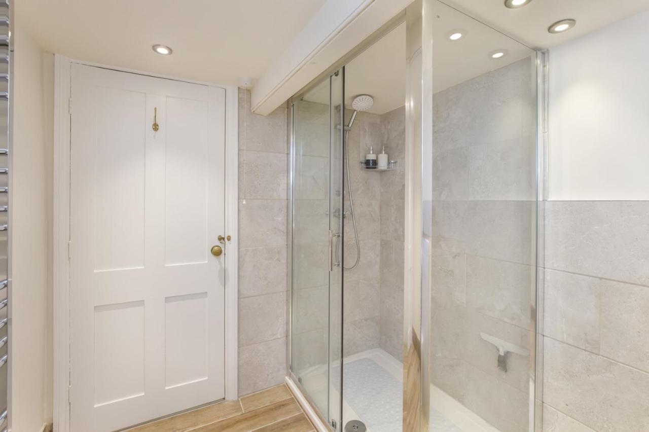 The Square Garden In For Up To 4 Guests * York
