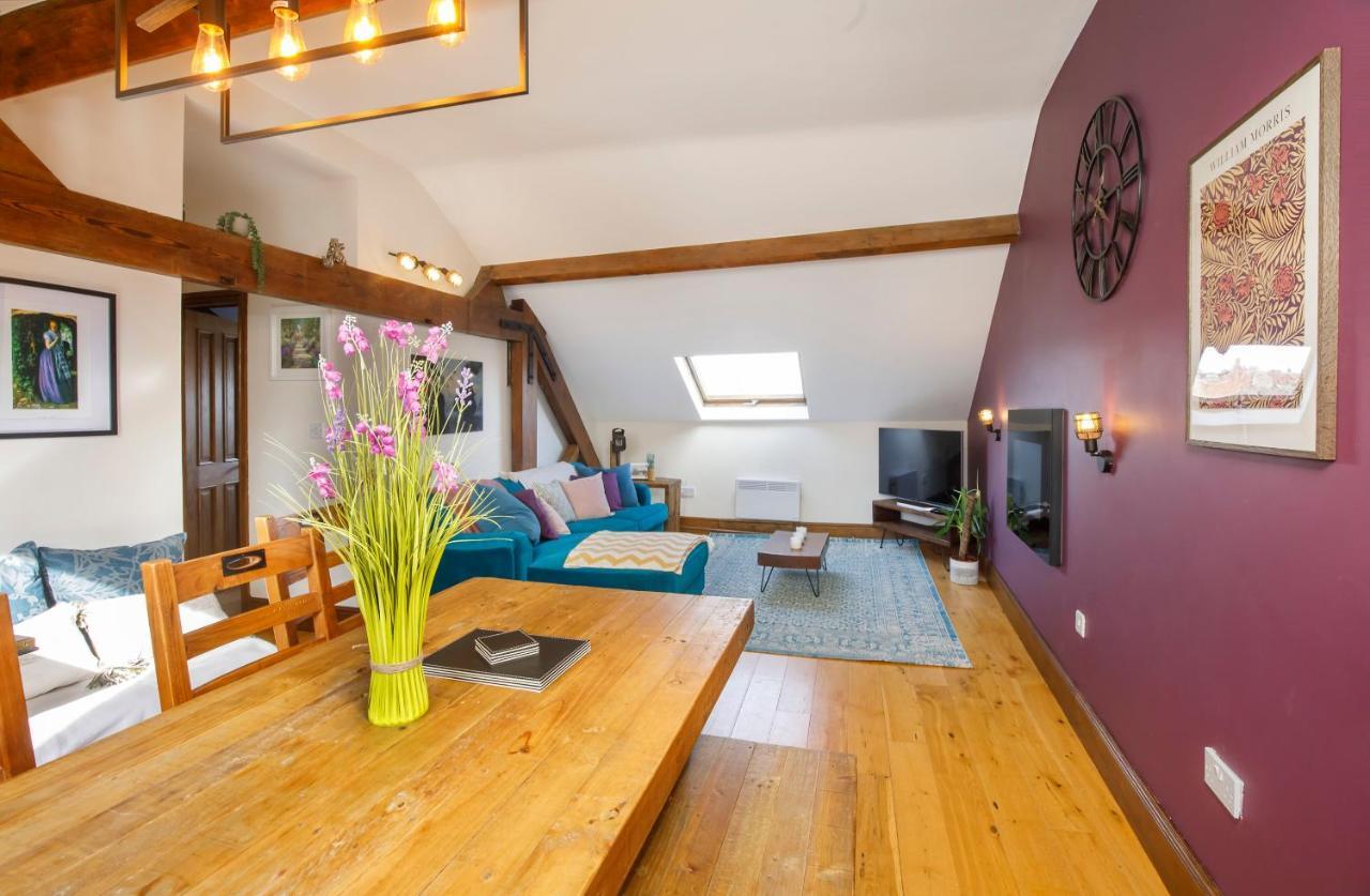 Centre Riverside Apartment-central Location Apartment *