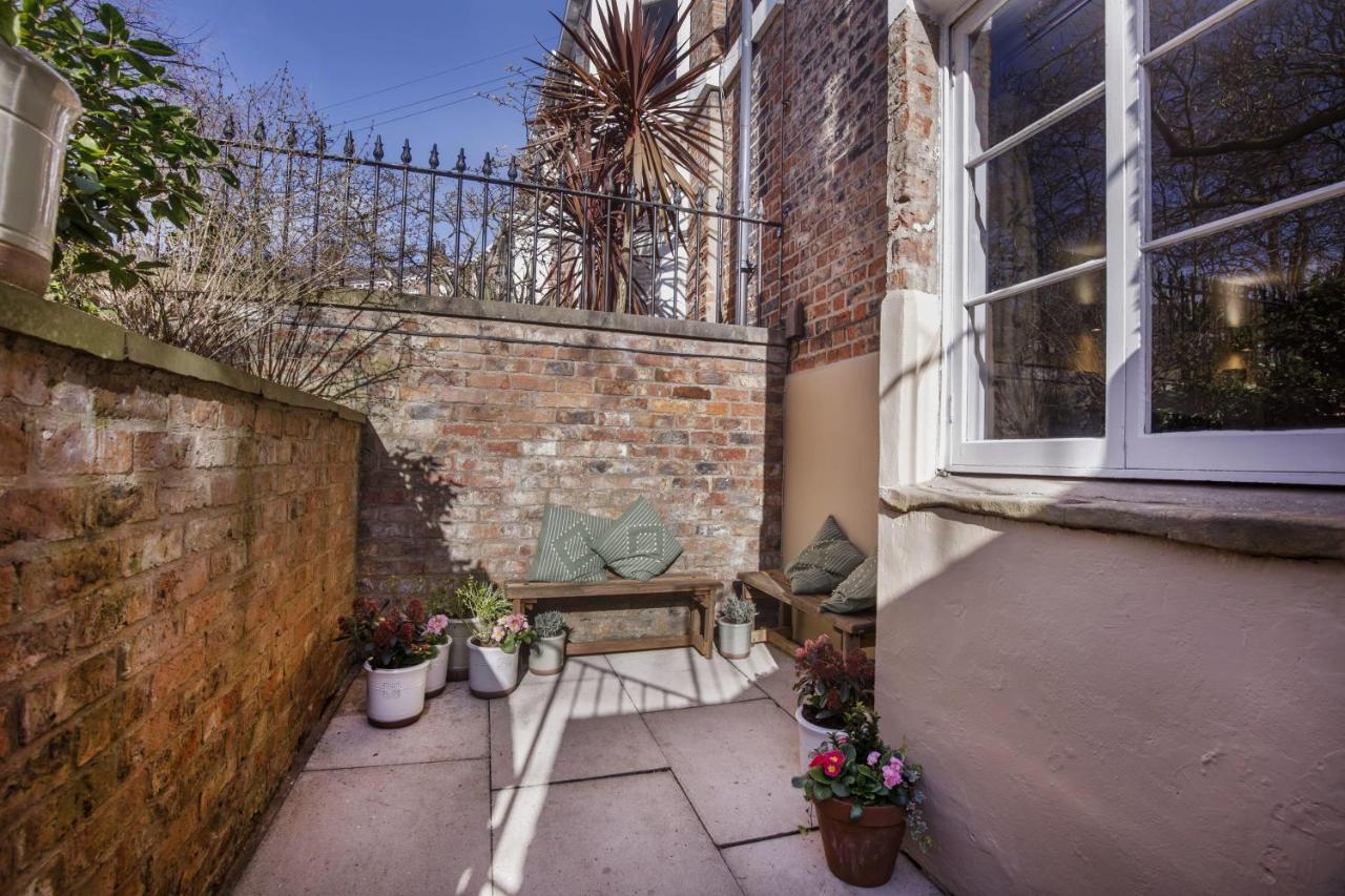 The Square Garden In For Up To 4 Guests