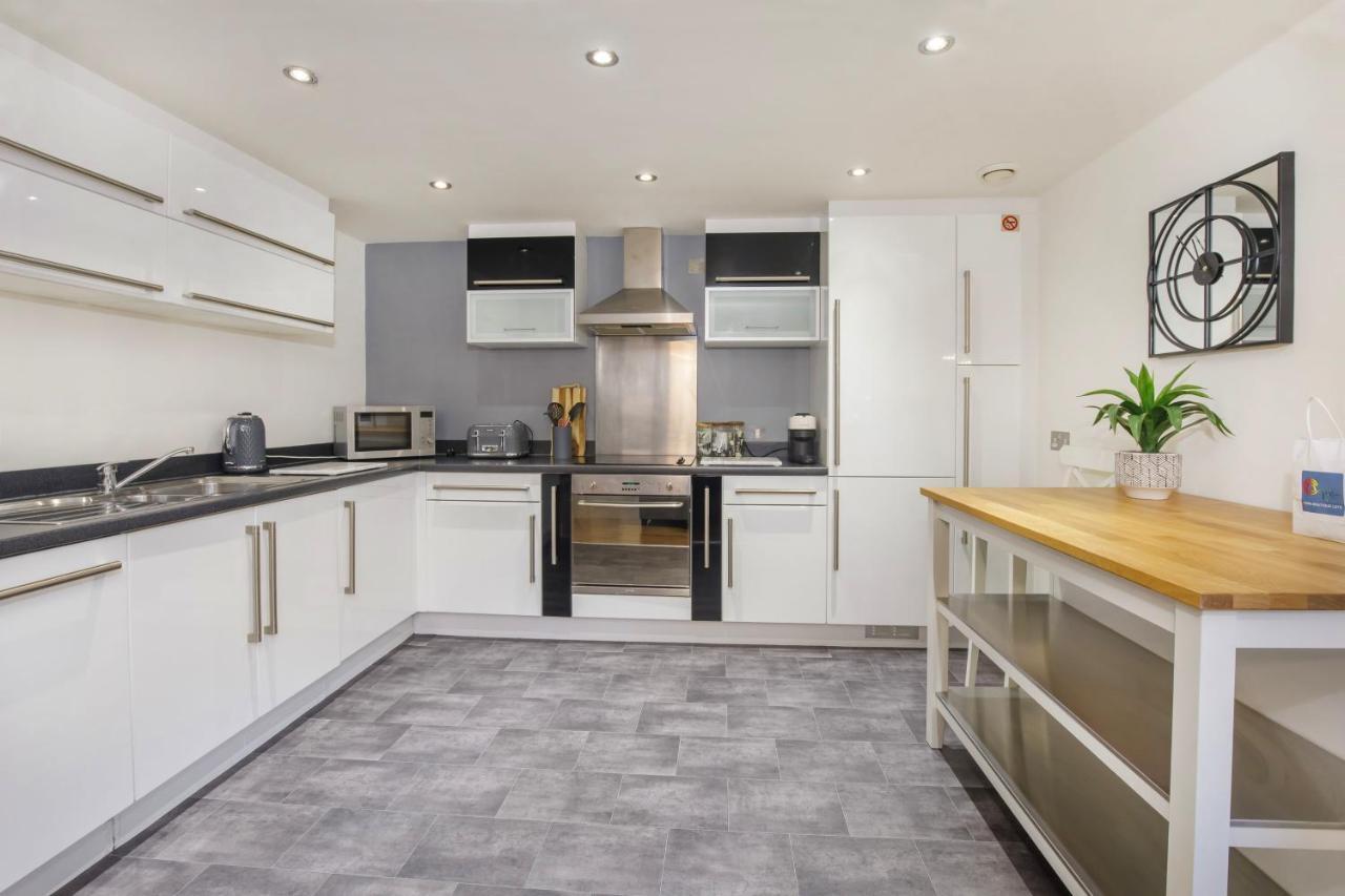 Dixon's Yard, Luxurious Centre