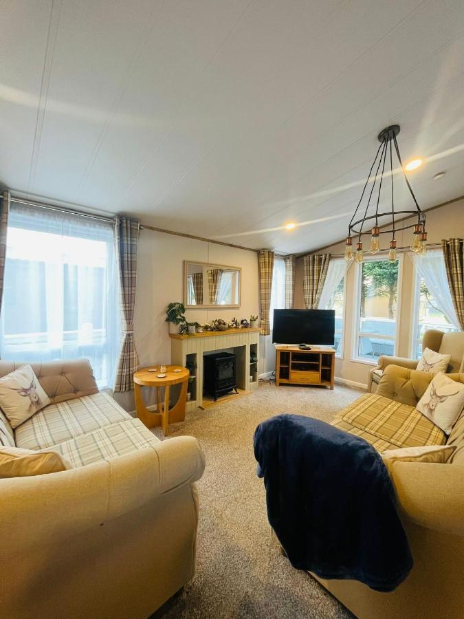 Peace With Hot Tub Holiday home York