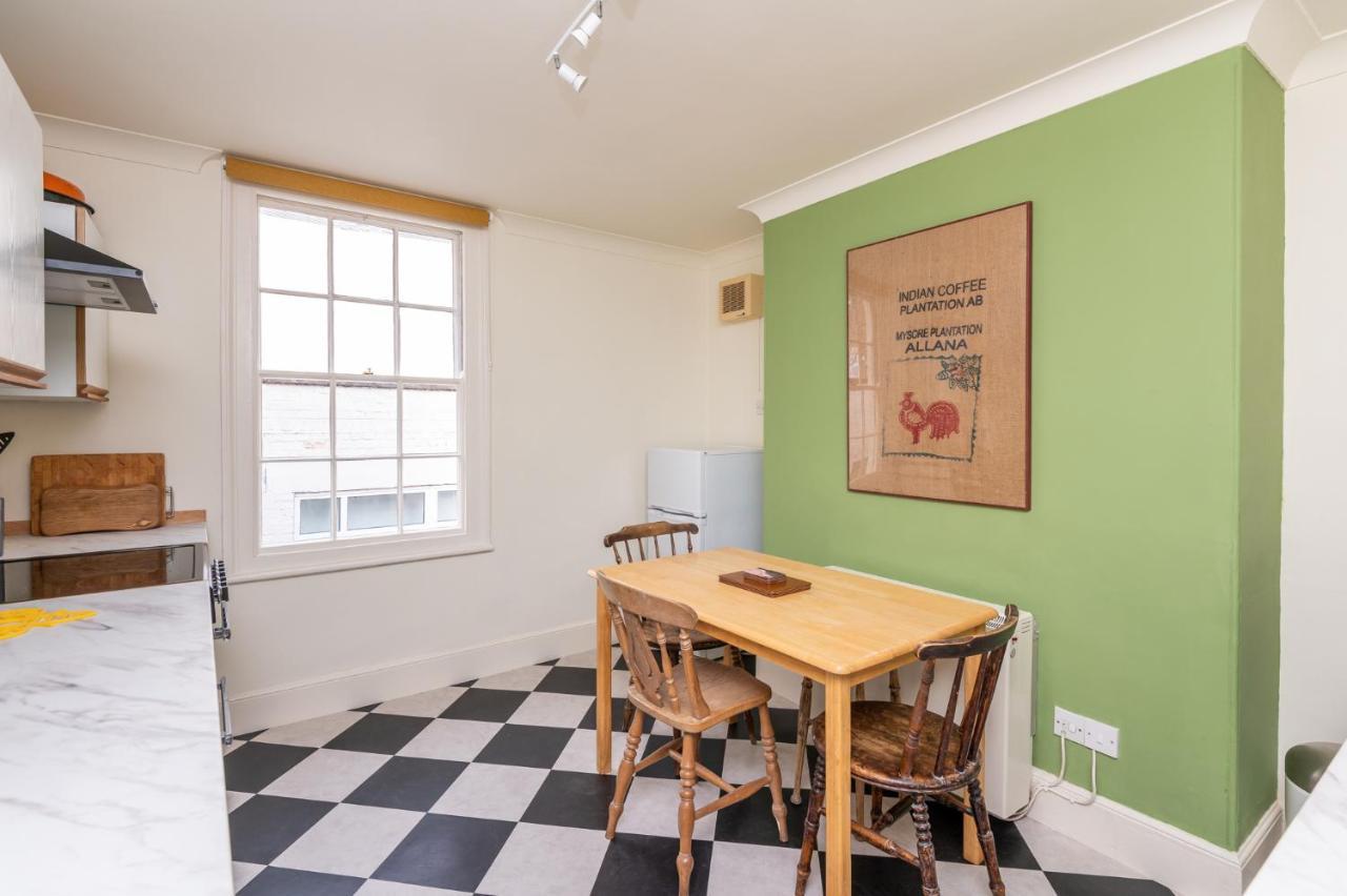 Newly Renovated Centre Flat - Pass The Keys York