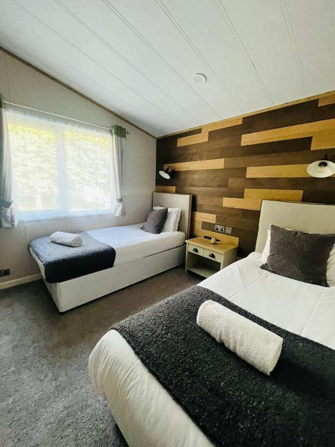 Peace With Hot Tub Holiday home *