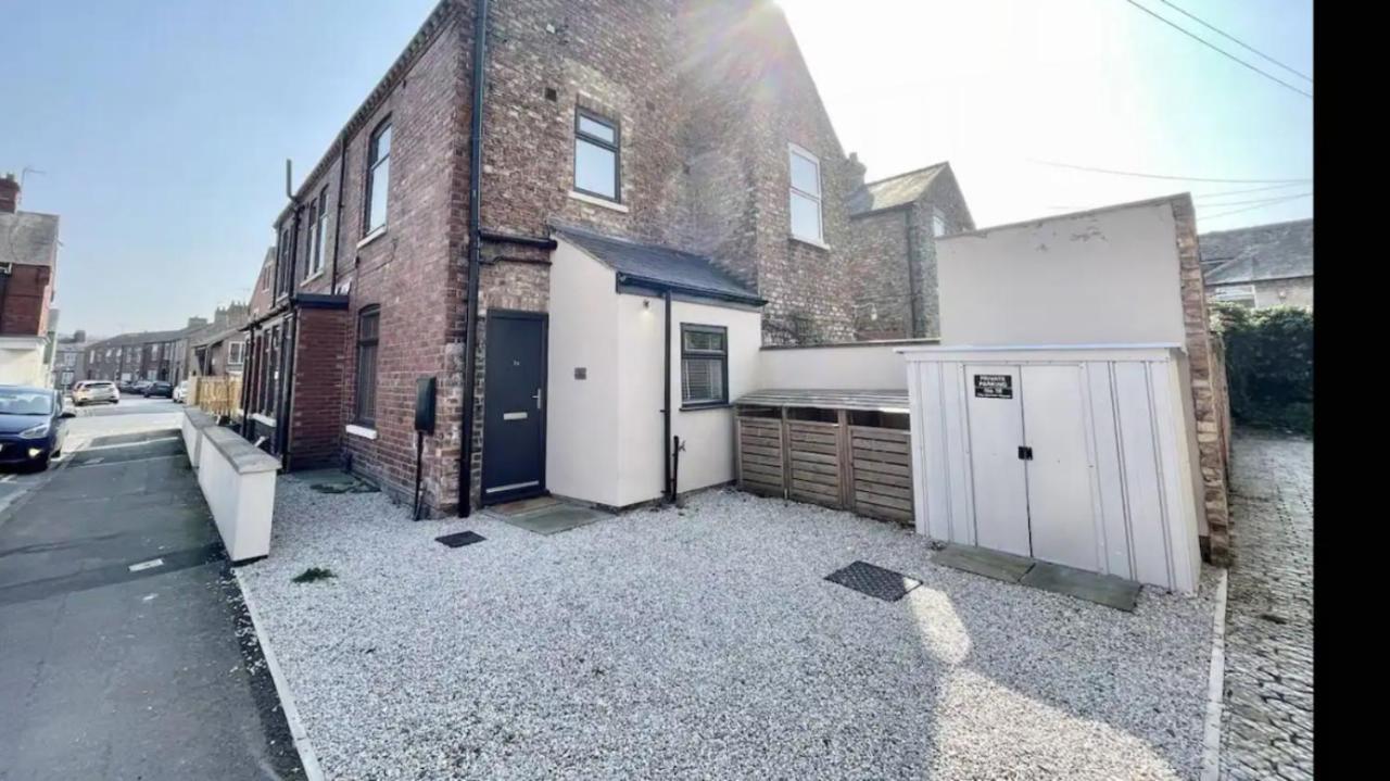 Townhouse With Private Parking