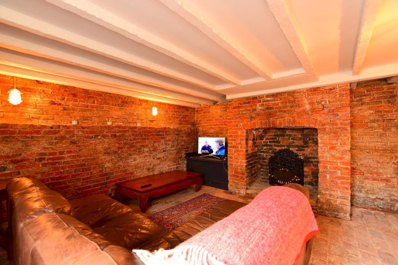 14 St Saviours Place, *