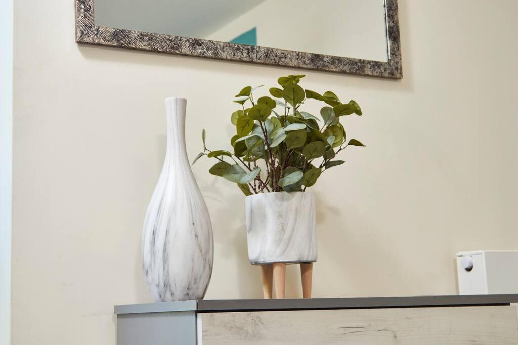 Spacious Flat With Parking In The Heart Of *