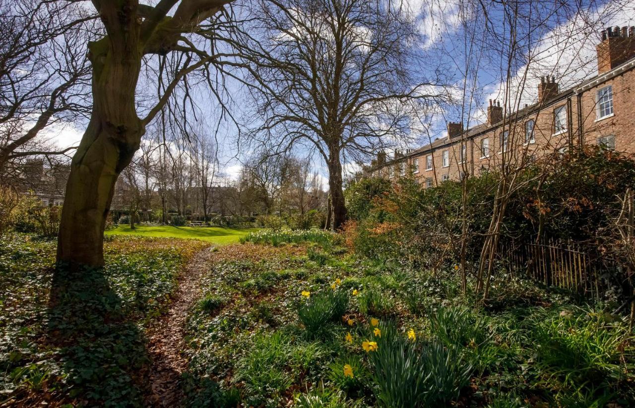 The Square Garden In For Up To 4 Guests Apartment York