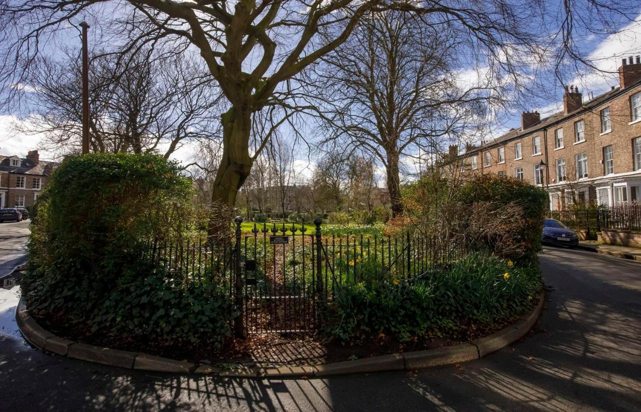 The Square Garden In For Up To 4 Guests