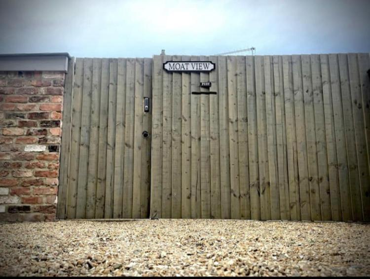 Moat View Free Parking, Central, Ev Plug York