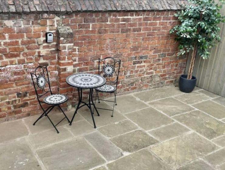 Apartment Moat View Free Parking, Central, Ev Plug York