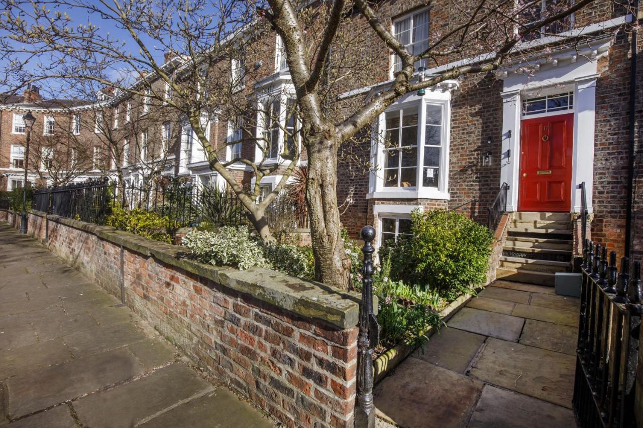 The Square Garden In For Up To 4 Guests Apartment
