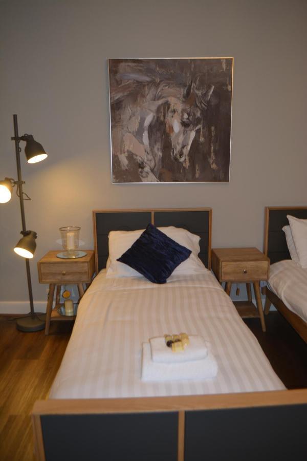 Luxury In - Sleeps -5 , Free Parking , Holiday home