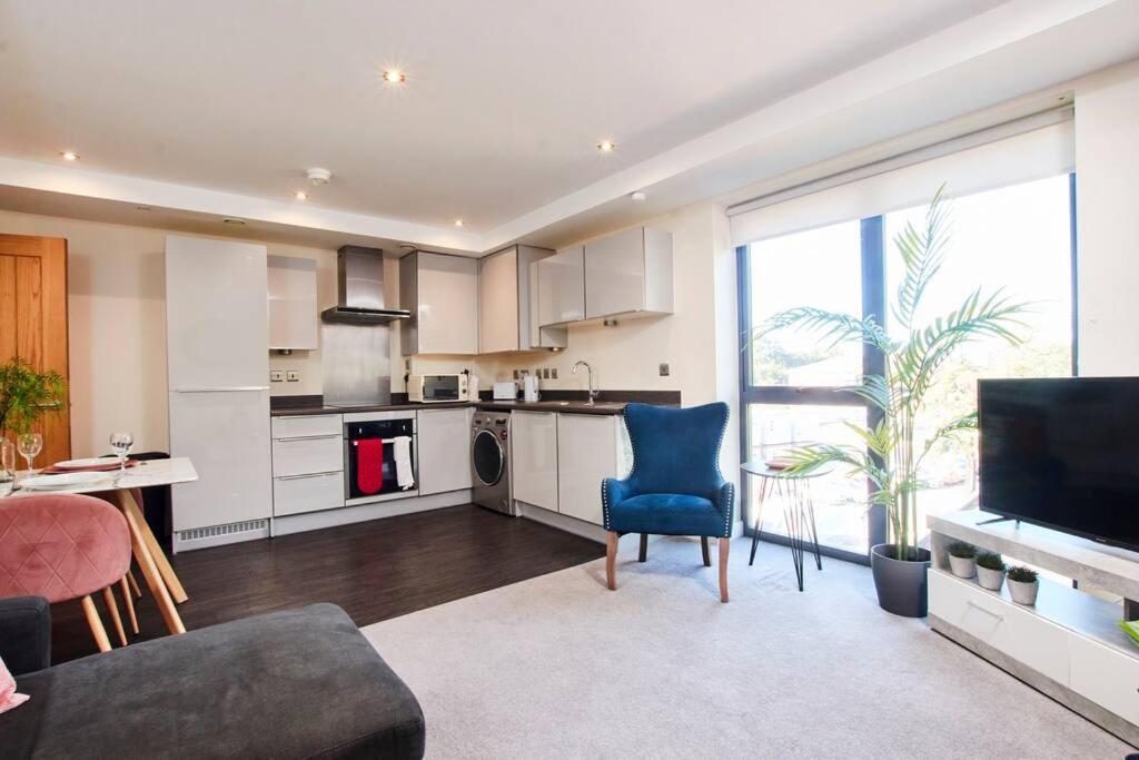 Apartment Spacious Flat With Parking In The Heart Of
