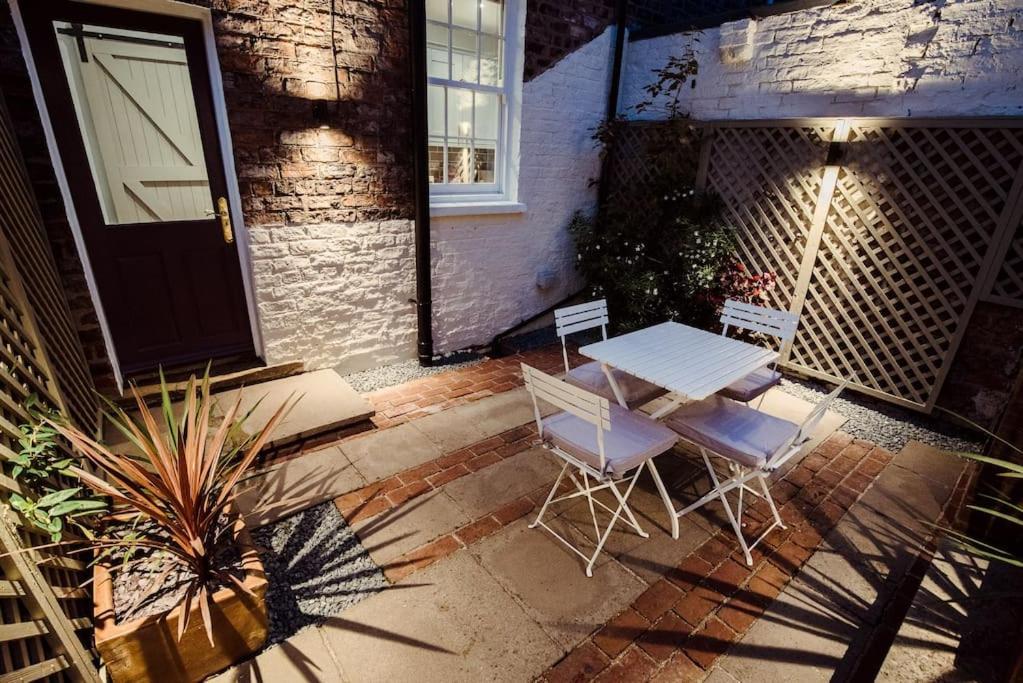 Artistic Hideaway Within York's Ancient Walls Holiday home