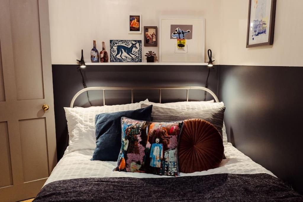 Holiday home Artistic Hideaway Within York's Ancient Walls *
