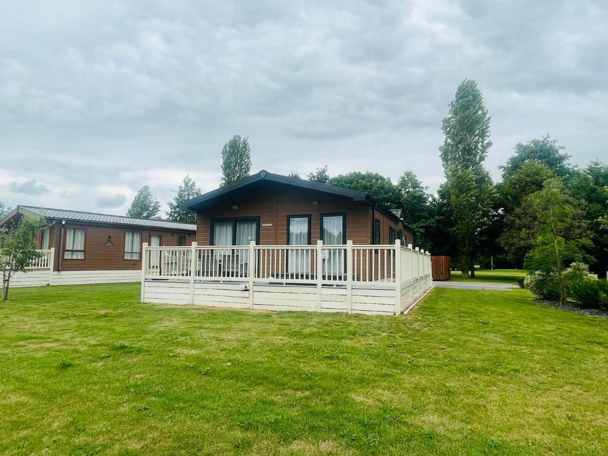 Garden View With Hot Tub Lodge