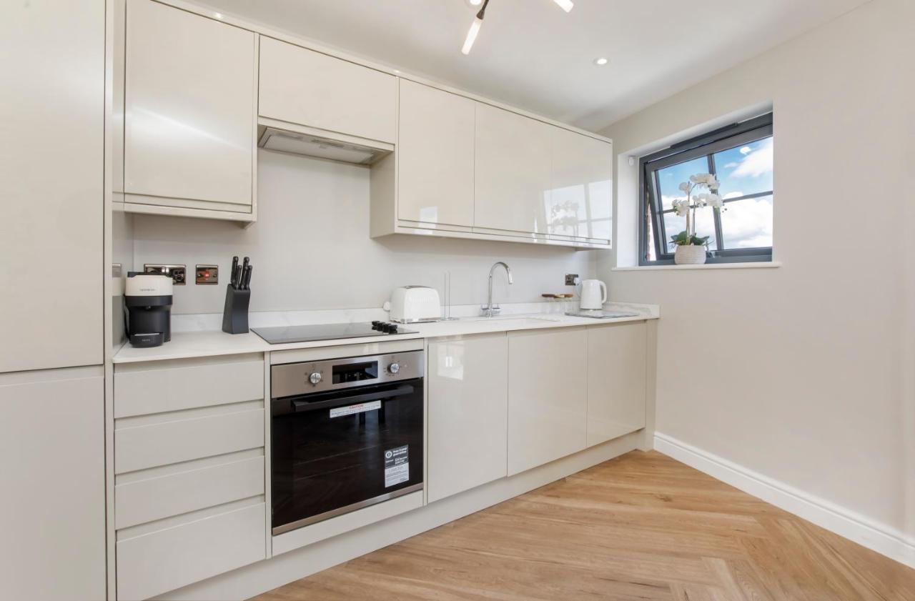 Crescent Court Modern And Luxurious York