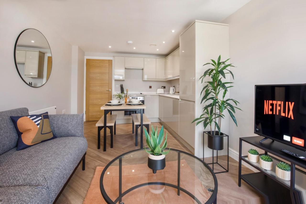 Crescent Court Modern And Luxurious York