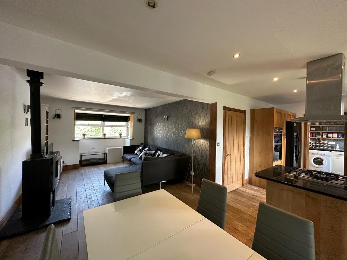 Corner House - Quiet Cul-de-sac Holiday home *