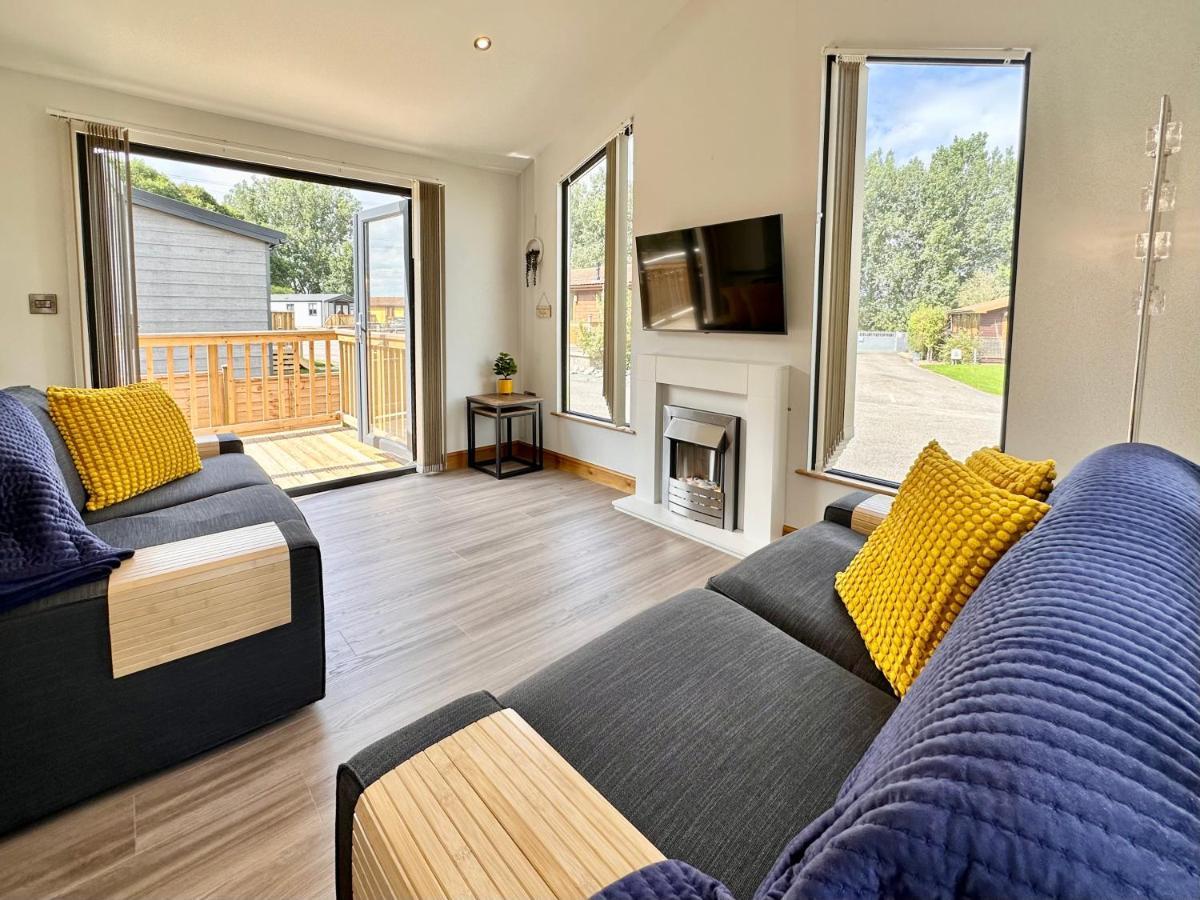 The Birches With Hot Tub Holiday home York