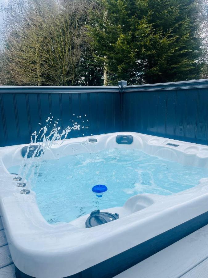 Belle Vue With Hot Tub *