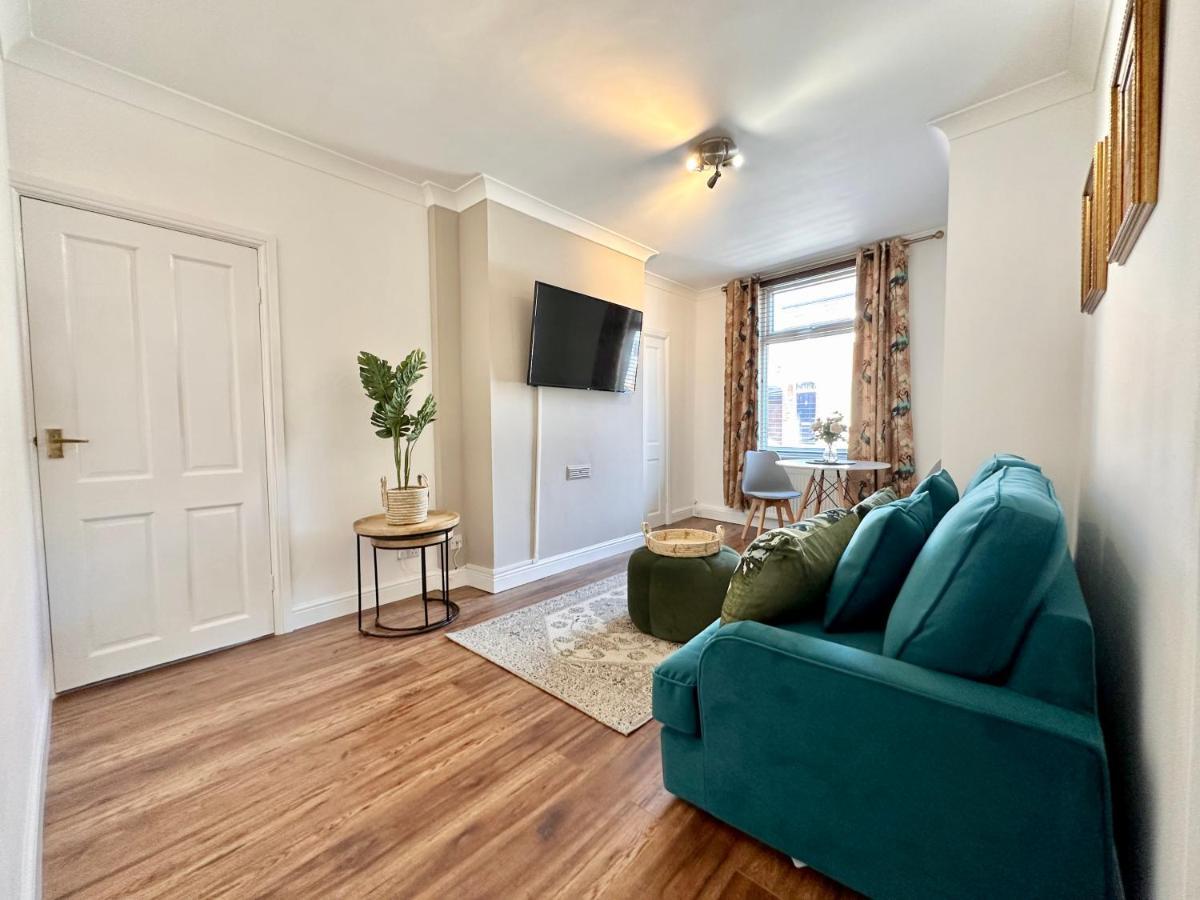 Apartment De Burgh Ground Floor With Free Parking *