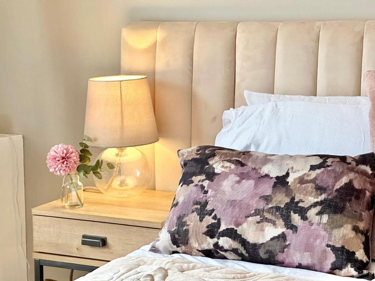 Apartment De Burgh Ground Floor With Free Parking